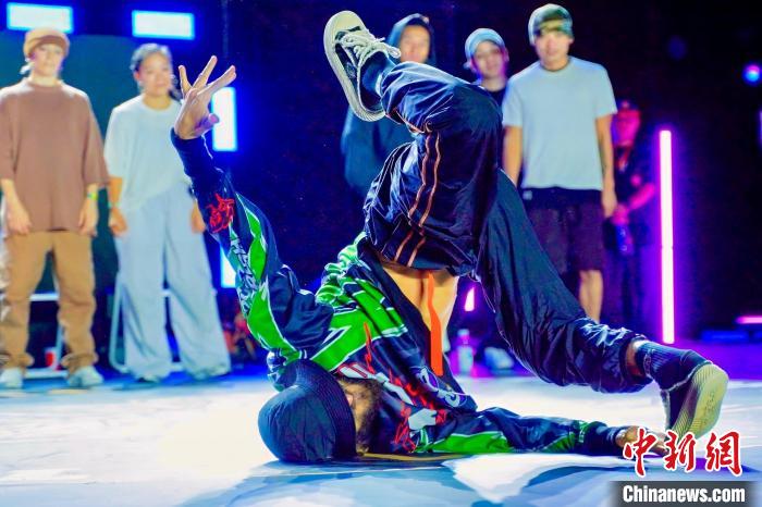 浙江宁波总决赛现场：国际顶尖霹雳舞选手角逐