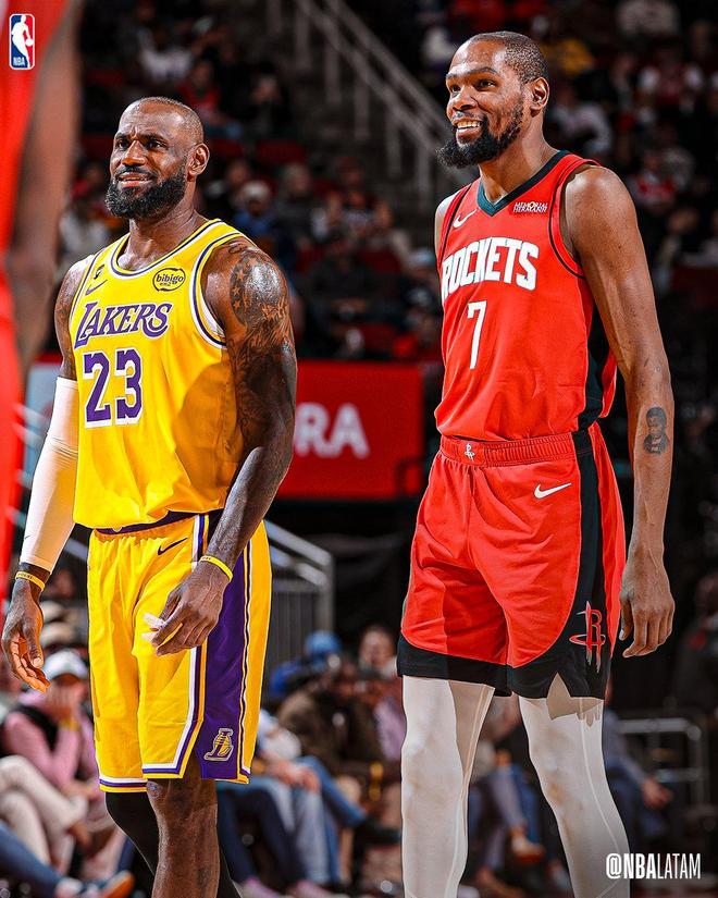 詹姆斯复出助湖人豪取6连胜 艾顿关键表现力挽狂