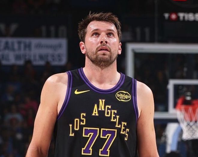 东契奇伤退湖人惨败小牛 弗拉格46分率队取胜